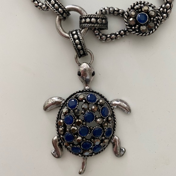 Jewelry - Handmade turtle blue stones necklace
